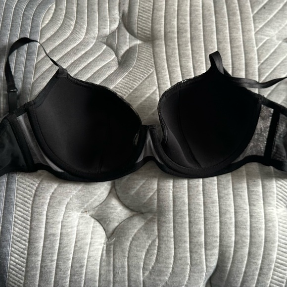 Victoria Secret Very Sexy Balconet 34D - Picture 3 of 6